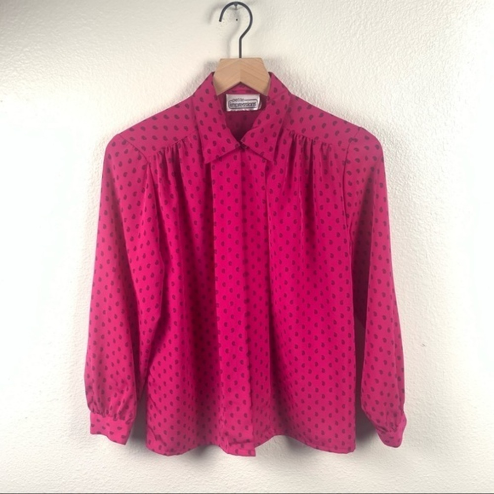 VINTAGE 80s. FUSHIA PLEATED FRONT BUTTON UP